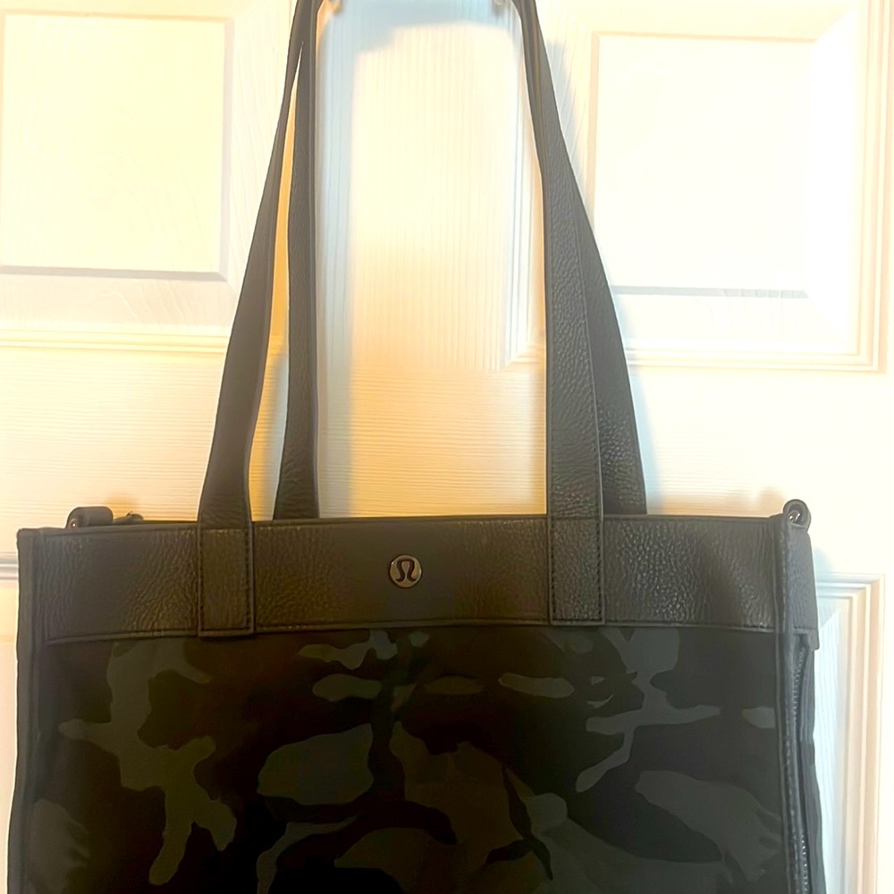 Lululemon shoulder/crossbody bag